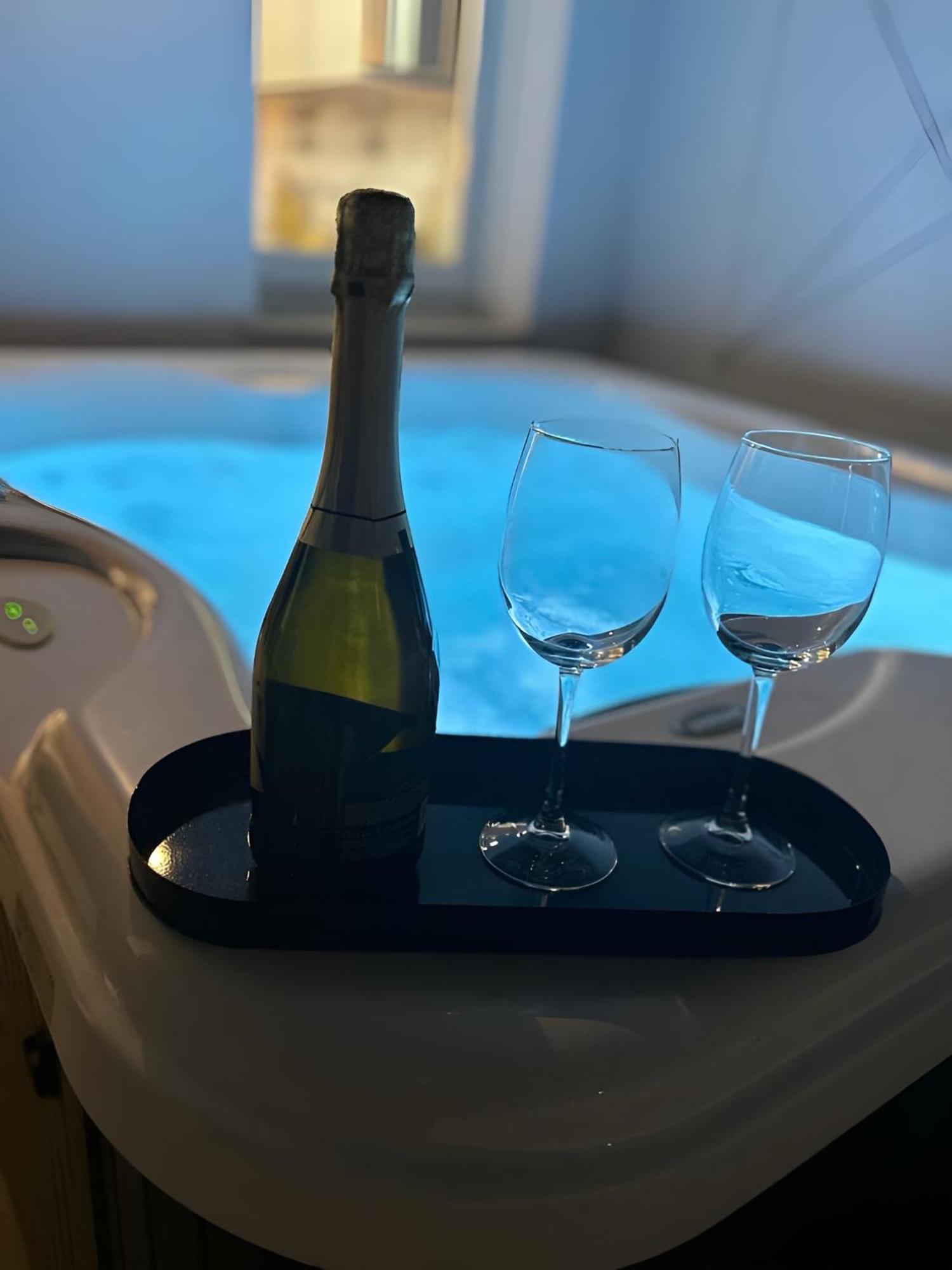 "Bea'S Terrace" - Private Jacuzzi And Panoramic Rooftop In The City Centre กาญารี ภายนอก รูปภาพ