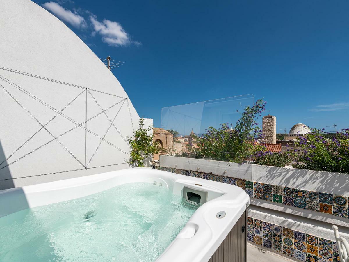"Bea'S Terrace" - Private Jacuzzi And Panoramic Rooftop In The City Centre กาญารี ภายนอก รูปภาพ